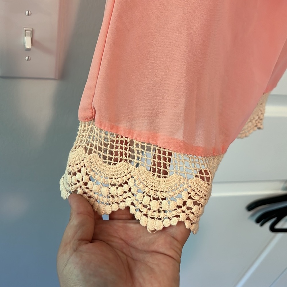 Show Lai Pink & Cream Crochet High Neck Sheer Tank - Picture 4 of 11